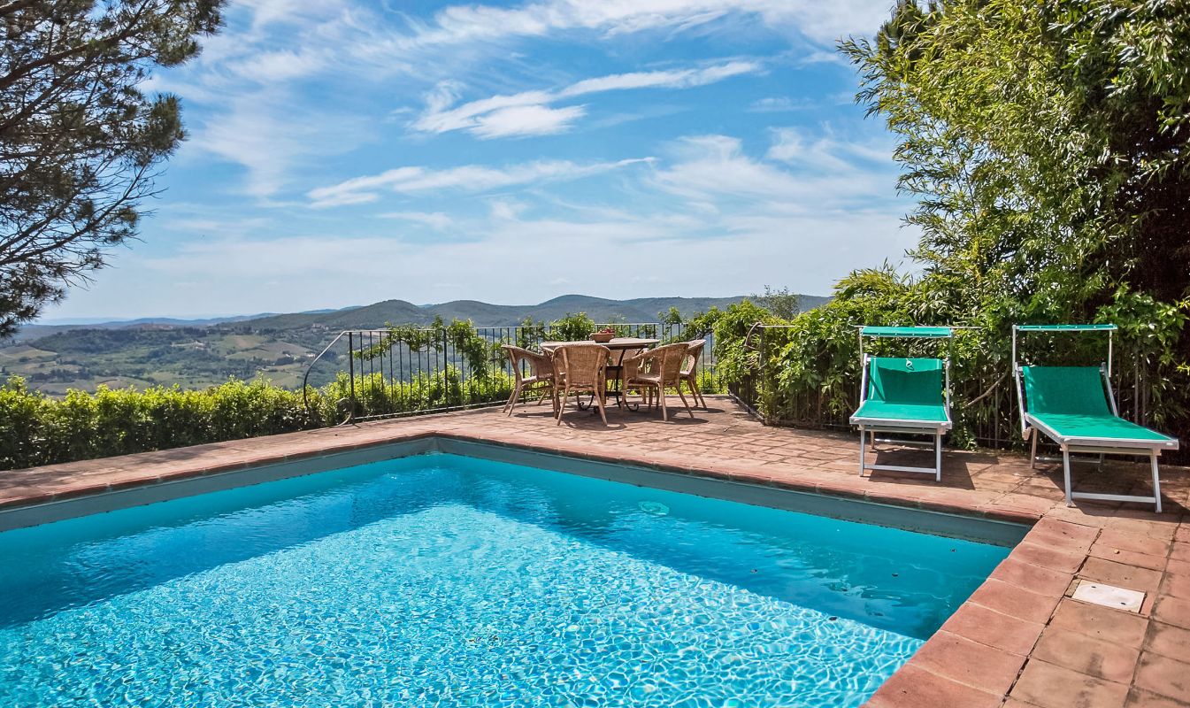udsigt fra pool i Toscana