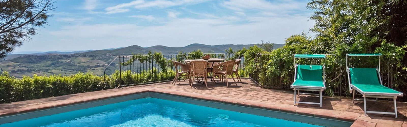 udsigt fra pool i Toscana
