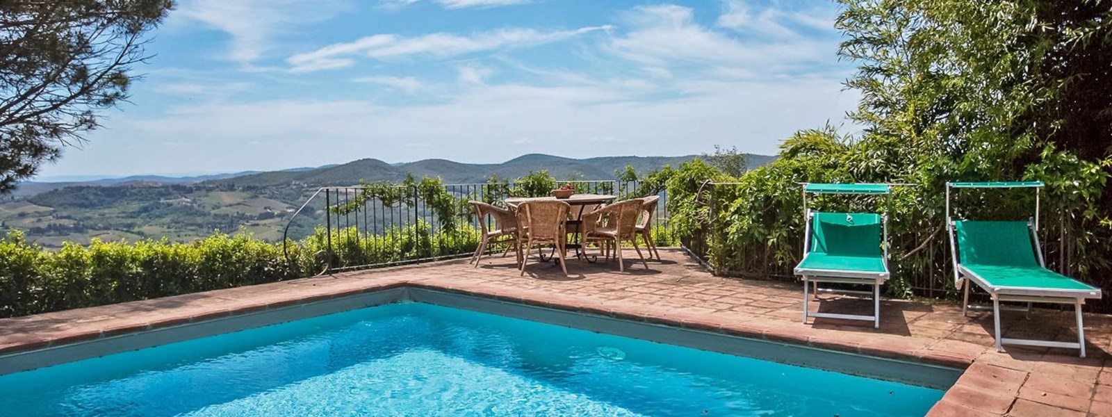 udsigt fra pool i Toscana