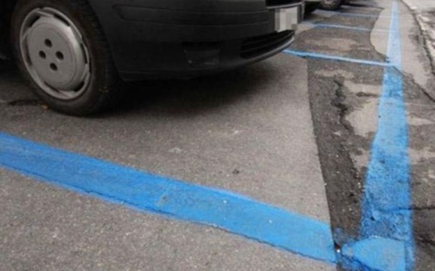 Blå parkeringsbådi Firenze