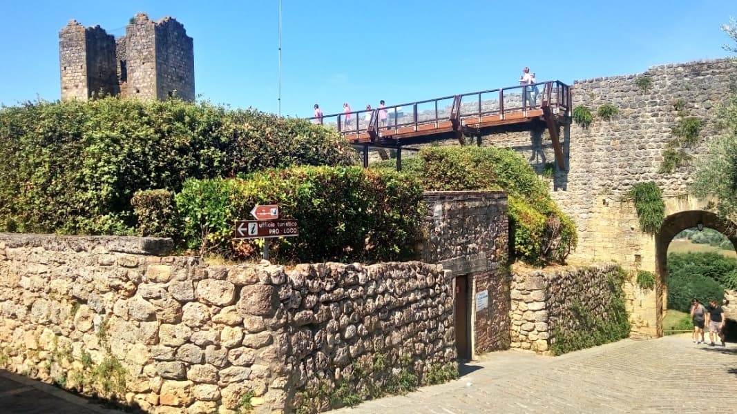 Bymuren rundt om Monteriggioni i Toscana