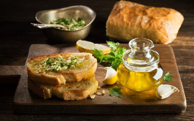 Bruschetta med olivenolie og hvidløg