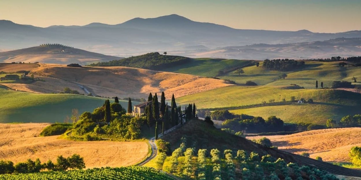 Toscana landskab med bløde bakker